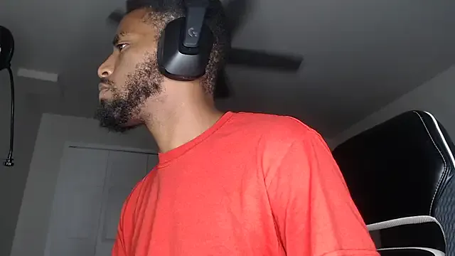 LittleMissEeve – webcam model profile photo Image 5