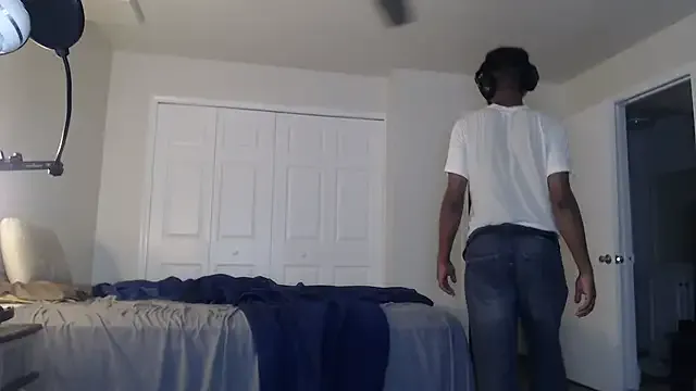 LittleMissEeve – webcam model profile photo Image 6