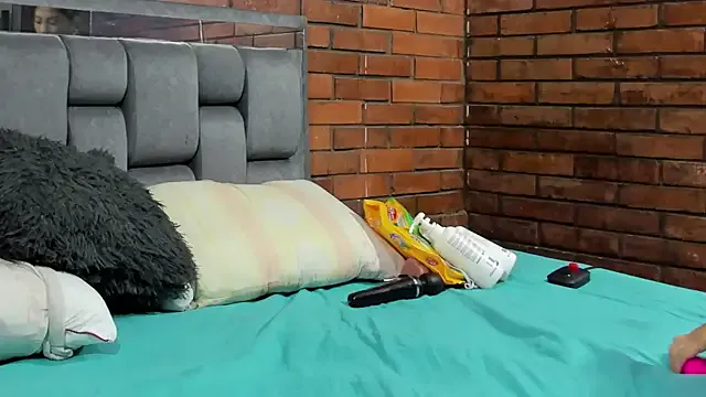 CarleeVelvet – webcam model profile photo Image 2