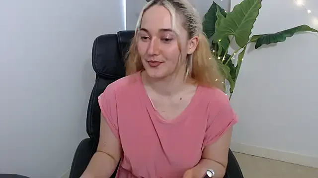 akamilasweetcm101 – webcam model profile photo Image 6