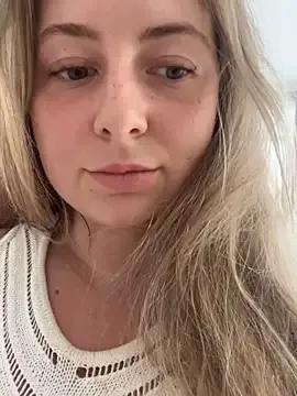 SexyMona – webcam model profile photo Image 5