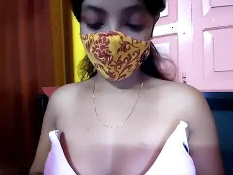 CarolinePaige – webcam model profile photo Image 2