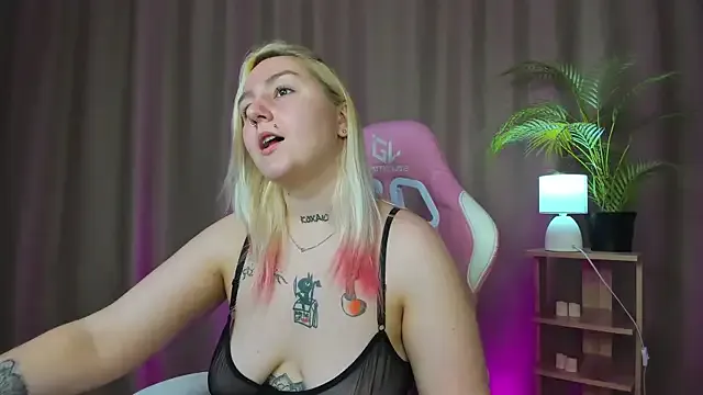 Cindy2SuckNow – webcam model profile photo Image 10