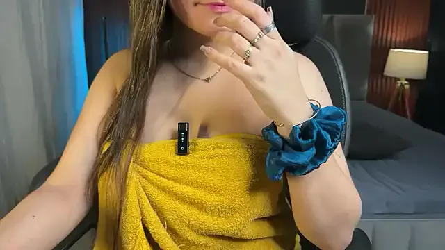 AryaMyers – webcam model profile photo Image 13