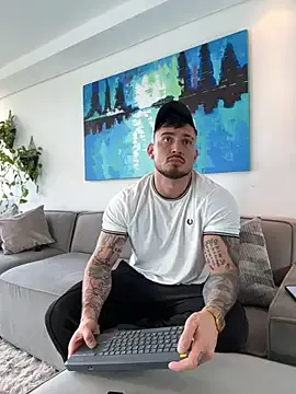 realroniraye – webcam model profile photo Image 18