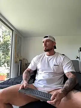 realroniraye – webcam model profile photo Image 3