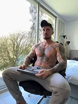 realroniraye – webcam model profile photo Image 5