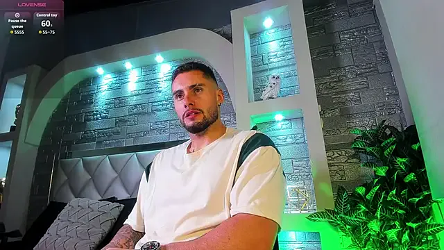 Mileyberry – webcam model profile photo Image 18