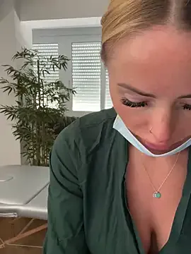 PrincessPlee – webcam model profile photo Image 4