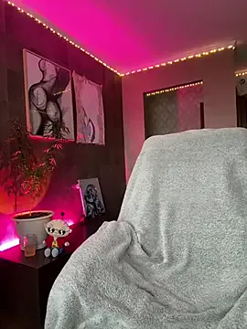 PocketSizeOliviaLive webcam show Image 5