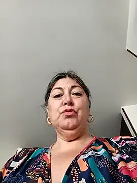 AryaMyers – webcam model profile photo Image 2