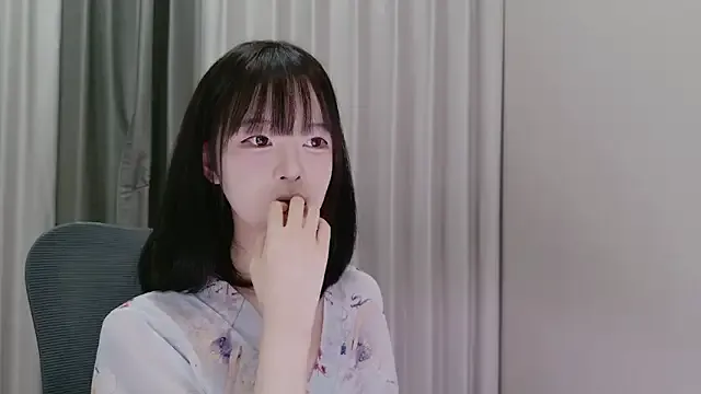 LucianaCas – webcam model profile photo Image 8