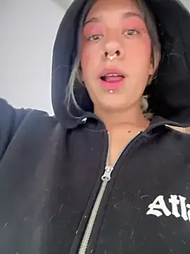 akamilasweetcm101 – webcam model profile photo Image 5