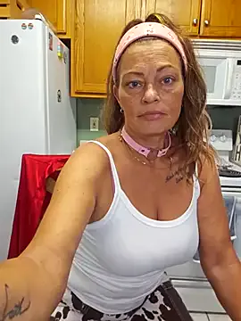 OIivia – webcam model profile photo Image 18