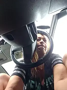 OIivia – webcam model profile photo Image 9