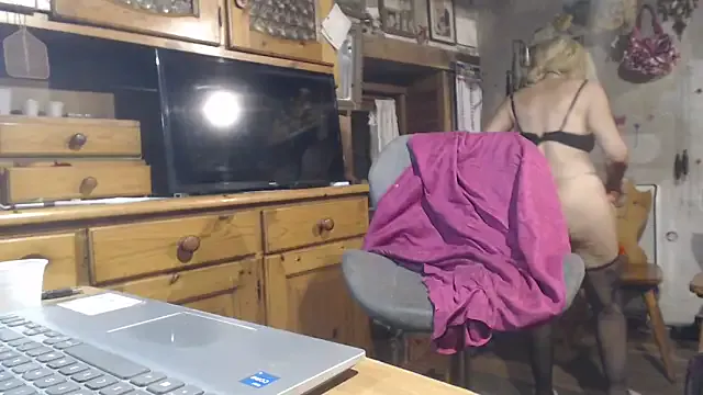 Sleek_petite webcam show Image 17