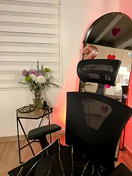 akamilasweetcm101 – webcam model profile photo Image 4