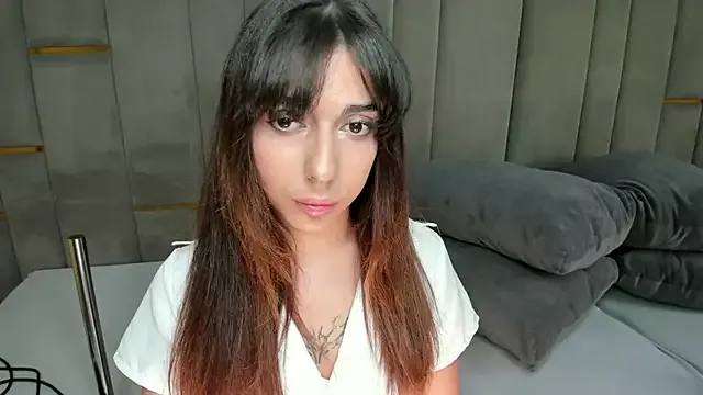 Artemisia – webcam model profile photo Image 11