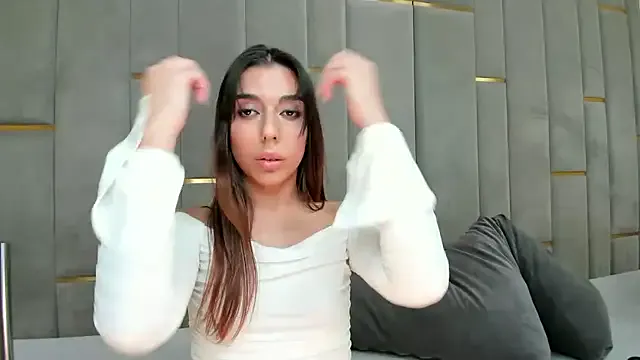 Artemisia – webcam model profile photo Image 18