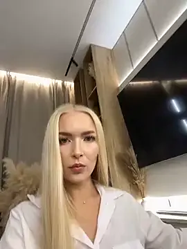 NanaDaizy – webcam model profile photo Image 2