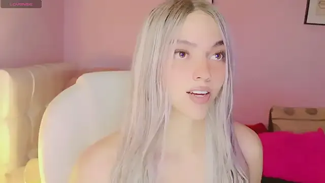 NikaVarga – webcam model profile photo Image 14