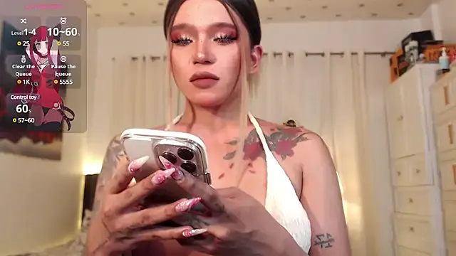 Issy_PrincesUK webcam show Image 6