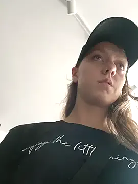 akamilasweetcm101 – webcam model profile photo Image 3