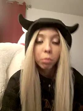 CarleeVelvet – webcam model profile photo Image 6