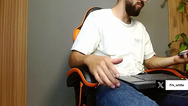 Spunstud webcam show Image 3