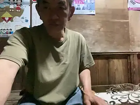 19xTHAxGOD – webcam model profile photo Image 7