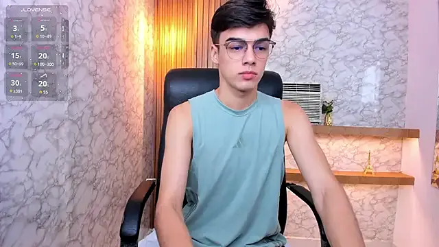 CharlieRayee – webcam model profile photo Image 10