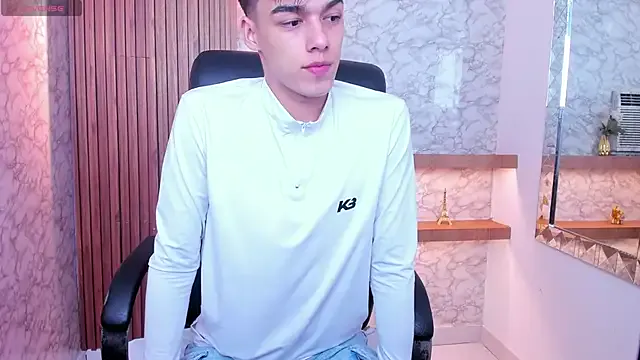 CharlieRayee – webcam model profile photo Image 11