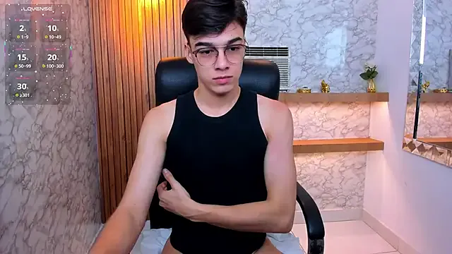 CharlieRayee – webcam model profile photo Image 3