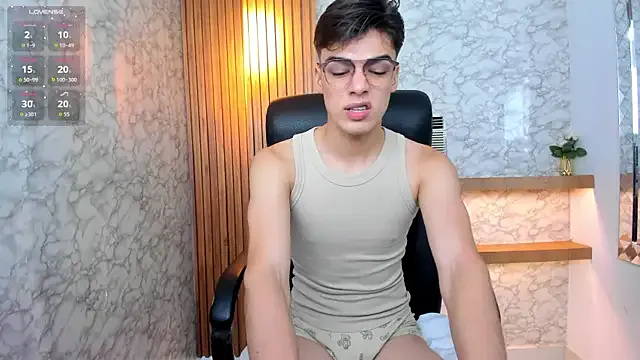 CharlieRayee – webcam model profile photo Image 7