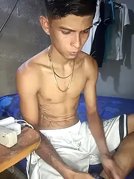 19xTHAxGOD – webcam model profile photo Image 5