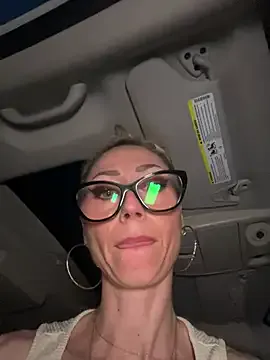 Miya_Nika – webcam model profile photo Image 2