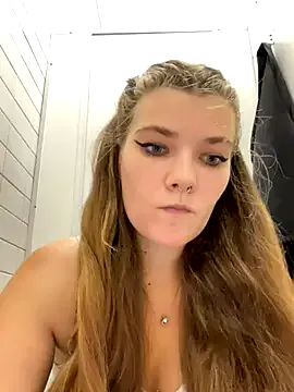 LaytonBox – webcam model profile photo Image 14