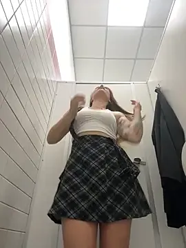 LaytonBox – webcam model profile photo Image 16