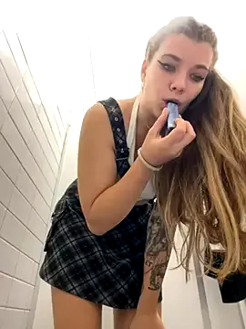 LaytonBox – webcam model profile photo Image 17