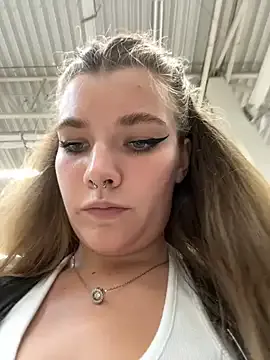 LaytonBox – webcam model profile photo Image 3