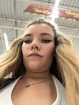 LaytonBox – webcam model profile photo Image 4