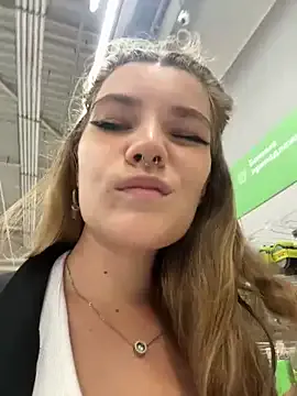 LaytonBox – webcam model profile photo Image 5