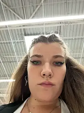 LaytonBox – webcam model profile photo Image 8