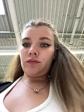 LaytonBox – webcam model profile photo Image 9