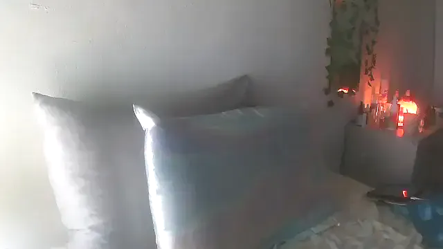 MissDesi webcam show Image 4