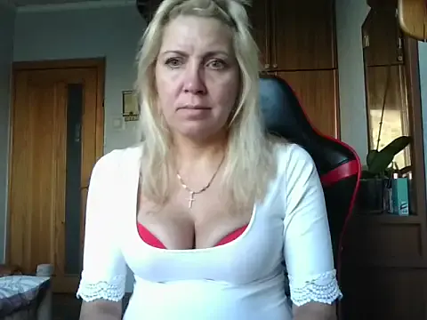 akamilasweetcm101 – webcam model profile photo Image 2