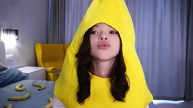 NAUGHTYaryana – webcam model profile photo Image 2