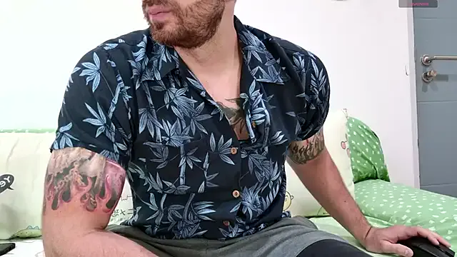 Red_Lola – webcam model profile photo Image 4