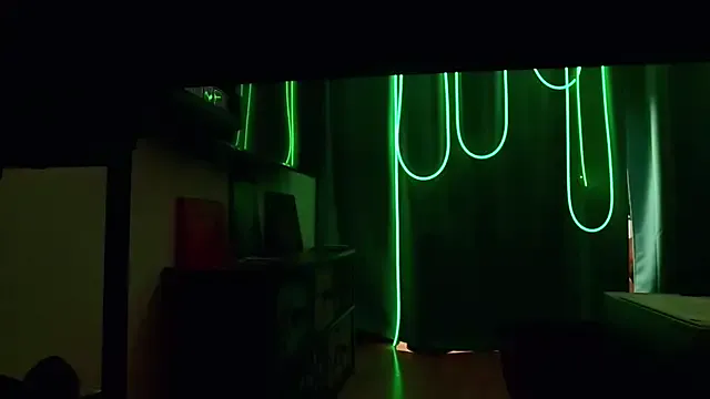 Red_Lola – webcam model profile photo Image 2