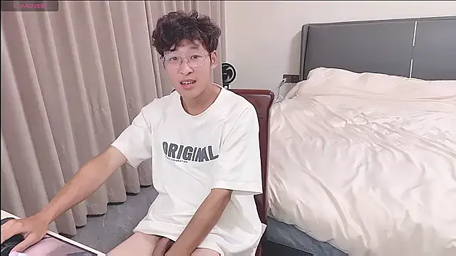 IORio2 – webcam model profile photo Image 2